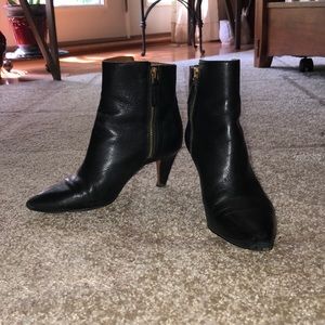 Lightly worn Nine West ankle booties